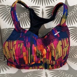 High impact sports bra with easy on/off front Velcro strap system by Brooks 36D